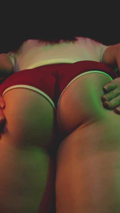 I need someone to goon and edge to my 40yo butt!