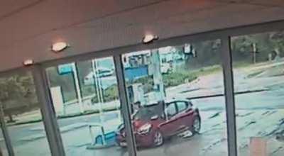 That’s not how you drive a roundabout