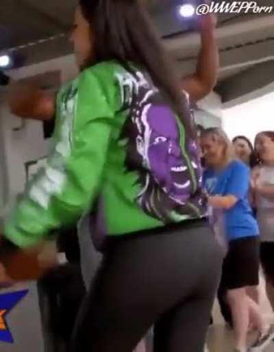 RT if you love bubble-butts 🍑👀