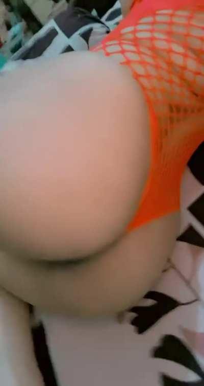 Just a little bit of my tits and booty to kickstart your day 😉