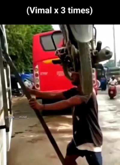 Bro eats 100 John Abraham in his meal