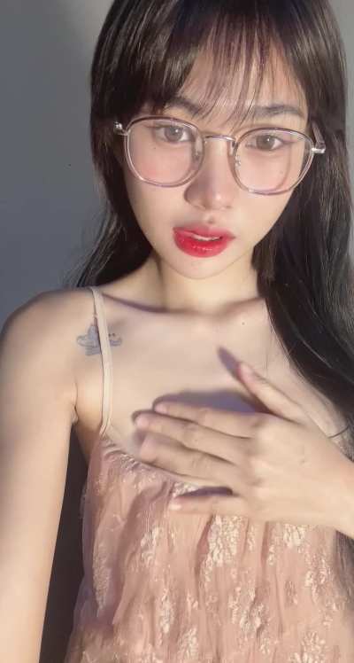 When silence makes being nude louder