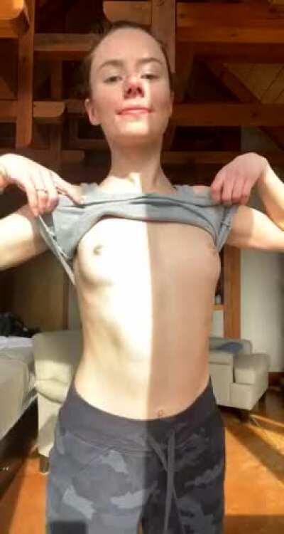 having the best time on the island 💕 went for a walk this morning, wake&bake, watched a bunch of sea lions chillin in their natural habitat 🥰 now going to shoot some epic Rey content by the ocean!!