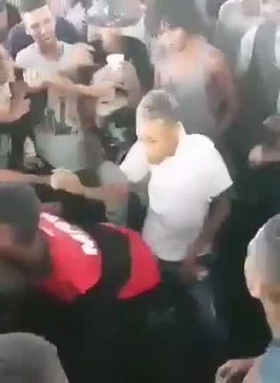 Terçou com os praças!