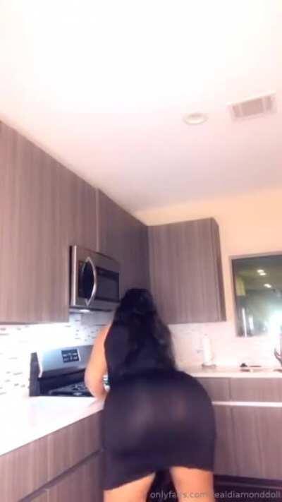 Take ‘em off and shake that ass 😚