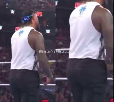 jey uso packing in the back 😍