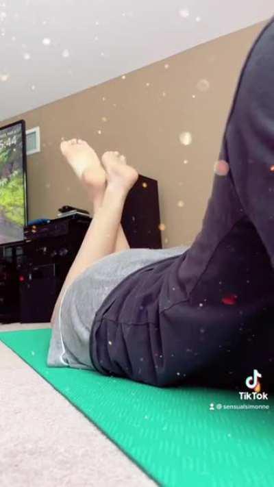 Enjoying some French tunes 🇫🇷🎧