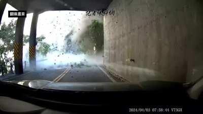 Seconds before M7.2 earthquake hit Taroko Gorge, Hualien, Taiwan