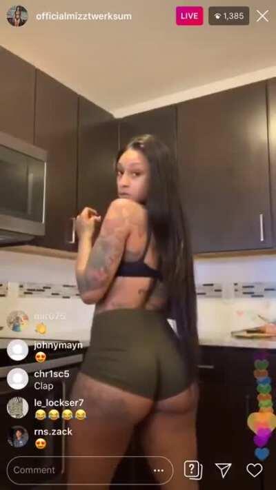 Mizz Twerksum Ass Clapping at 2:18!!!!!!!!!