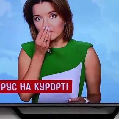 У украинской телеведущей в прямом эфире неожиданно выпал передний зуб.