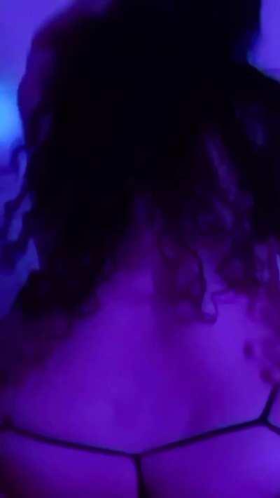 Its almost synced with the beats. (Sound on)