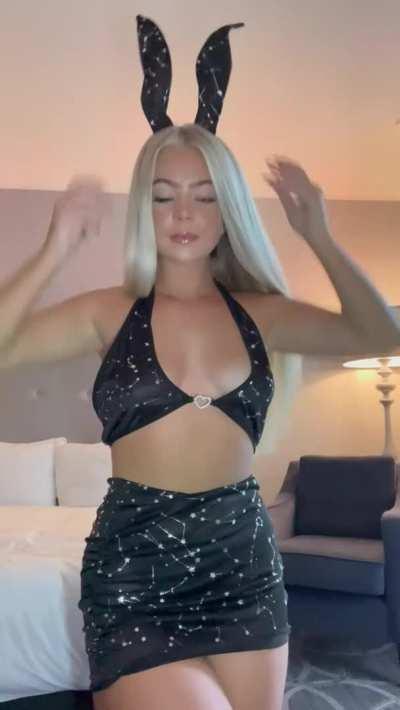 Is 4ft11 the perfect fuckdoll height?