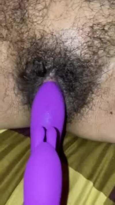 Wife’s yummy hairy pussy🖕