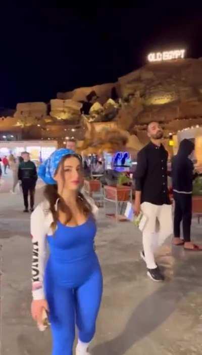 IG walking around streets in Egypt 