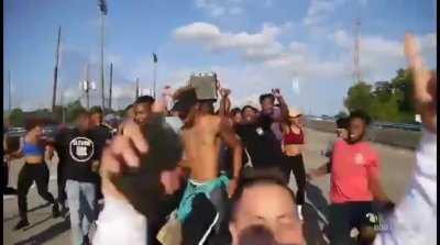 F*ck Gurrenge, Me and the boys dance to los los los