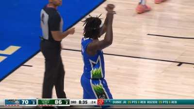 [Highlight] Jrue Holiday drives down the lane and throws it down!