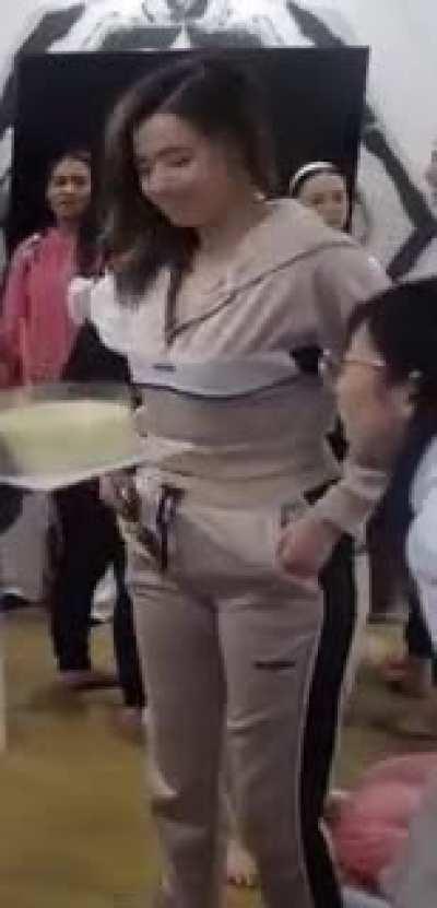 Rare belly button sighting and more 🍑