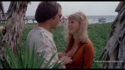 Pamela Susan Shoop Knees a Man in the Balls in Empire of the Ants (1977)