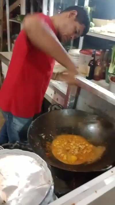 Looks like Bharat street food uncles have competition from Indonesia 