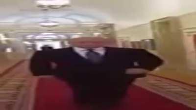 Cho'gath walking down lane with 20 stacks of feast