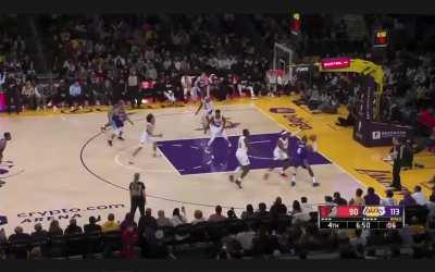 [Highlight] LeBron hits a crazy turnaround fadeaway jumper for his 43rd point of the night