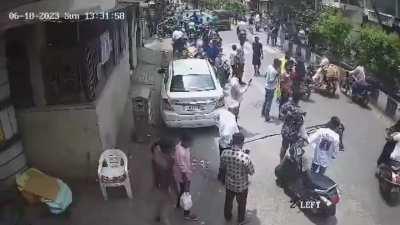 Pakistani man throws himself under bus