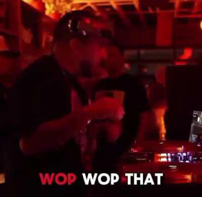 Now way French Montana just did this to Drake 😭😭😭