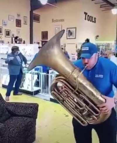 MaN tAkEs OvEr StOrE aNd DeAfEnS eVeRyOnE iNsIdE