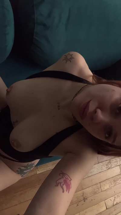 natural 19 yrs latina boobs