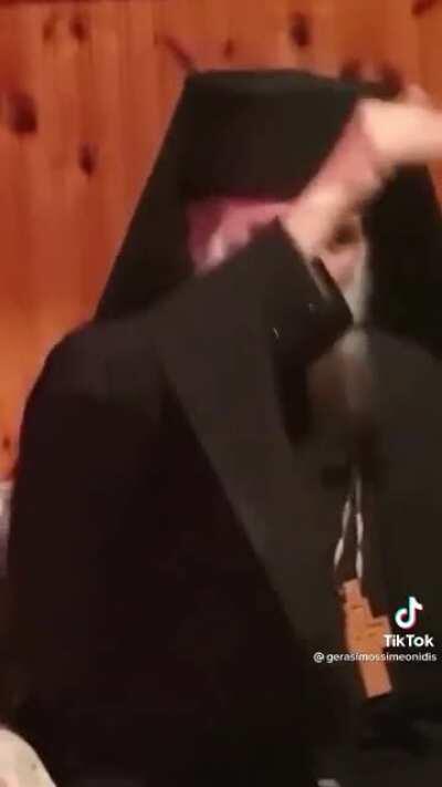 Παπάς VS παπάδες (ROASTED)