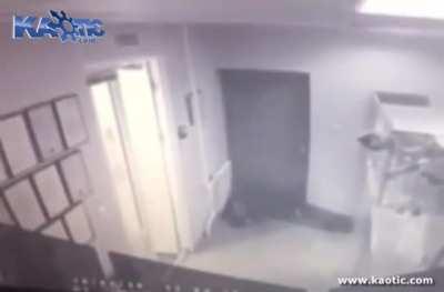 Jewelry store bandits steal lead from owner