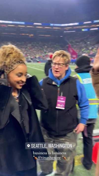 Tinashe's Family Joining Her After National Anthem Performance – A Beautiful Thanksgiving Scene! 🎶🍂