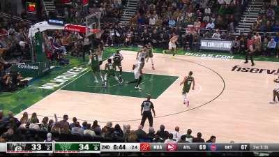 [Highlight] Kyrie weaves his way to the rack with Jrue on him