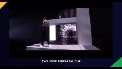 Ι saw it on twitter and I had to post it I'm sorry, his movements fit too well with the rap part 😂