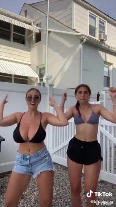 Sabby Romana: bikinigang