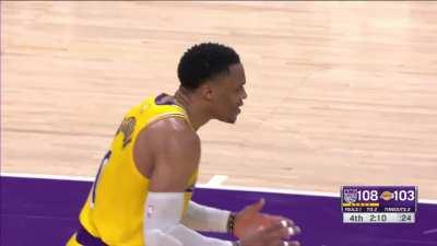 [Highlight] Lakers gets boo'd as Russ airballs a three late in the shotclock