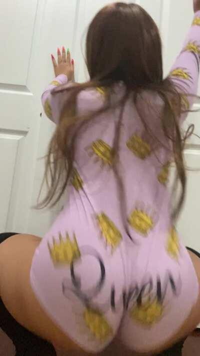 Yes, I ride dick on my feet 🤠