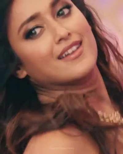 Ileana D'Cruz fappers assemble our goddess is finally back flaunting her thicc ass and gorgeous midriff. Its time to worship her. 