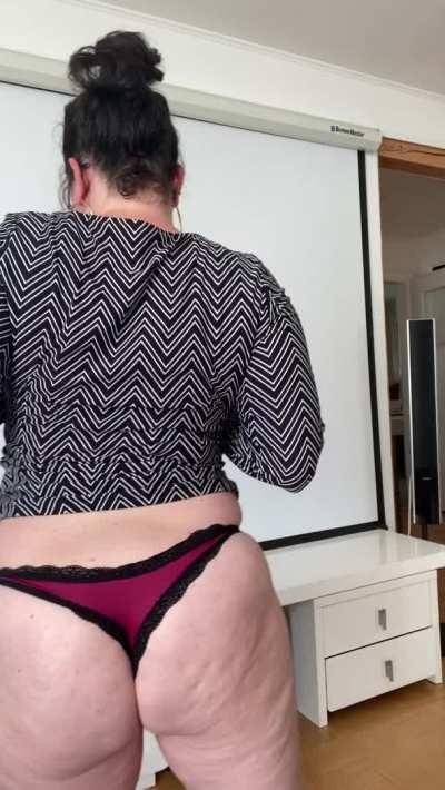 Who here actually like mom buds?