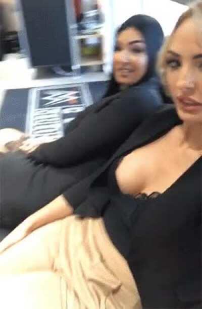 IIconics (Peyton's cleavage)