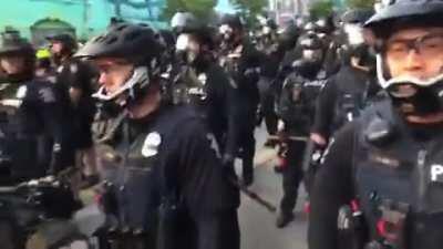 Seattle SPD pink umbrella incident (2 days ago) walked through by the streamer as it happened.