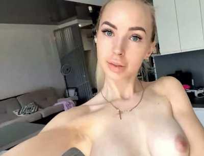 Random 5 redditor i send nudes of my boobs)