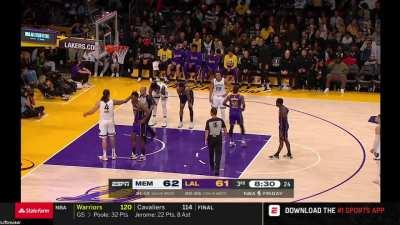 [Highlight] The net is off during Schroder's free throw, Pat Beverly takes a chance to fix it and give Anthony Davis a shout out