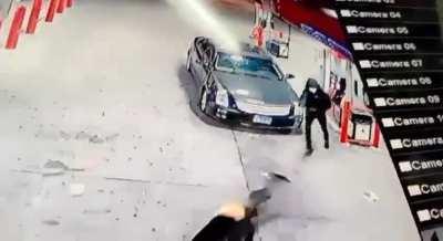 Man gunned down at G station on 100th & Michigan 😳🤧