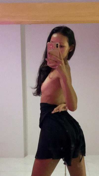 do men really find small girls hot