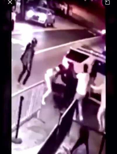 Who is that in the black that slammed quando to the ground?