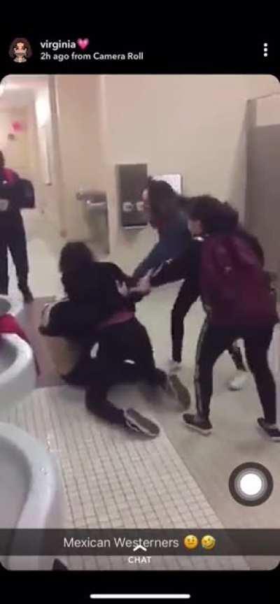 Girls stopped the fight when their friend was about to lose