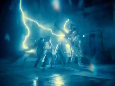 I hope we get to see Flash's powers like this in the upcoming movie