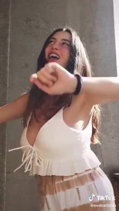 Cute Brunette with Big Boobs @evabatistaa