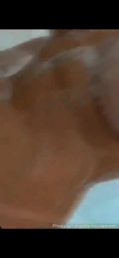 Débora Peixoto mostrou tudo